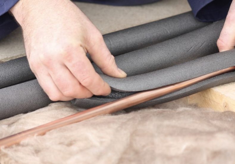 Lagging / Insulating pipes